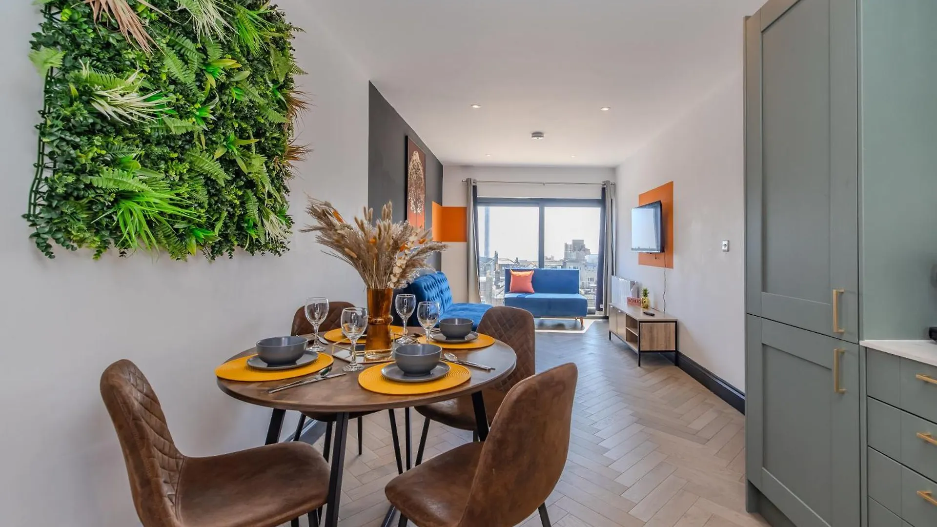 Central 3 Bedroom I 2 Bathroom I Next To Beach & Shopping Center Hove 0*,