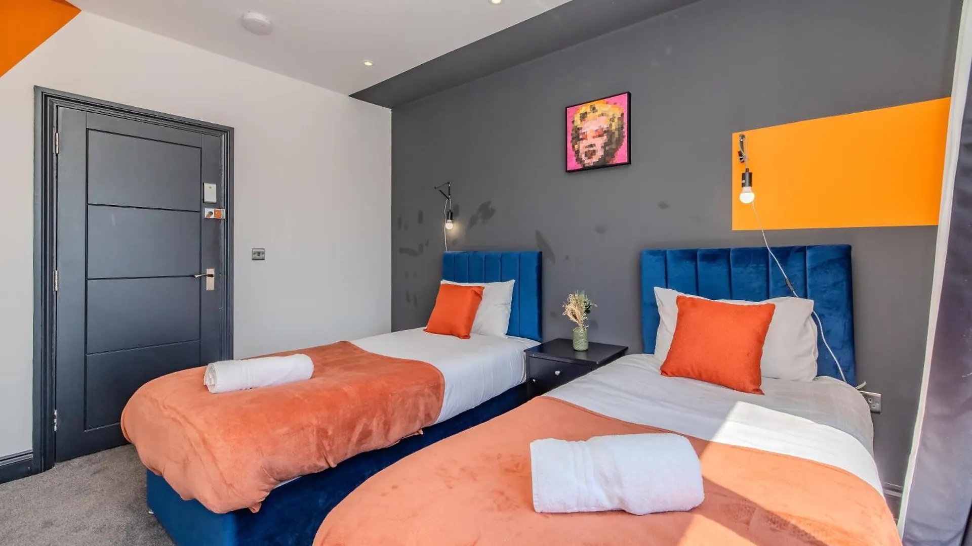 Central 3 Bedroom I 2 Bathroom I Next To Beach & Shopping Center Hove