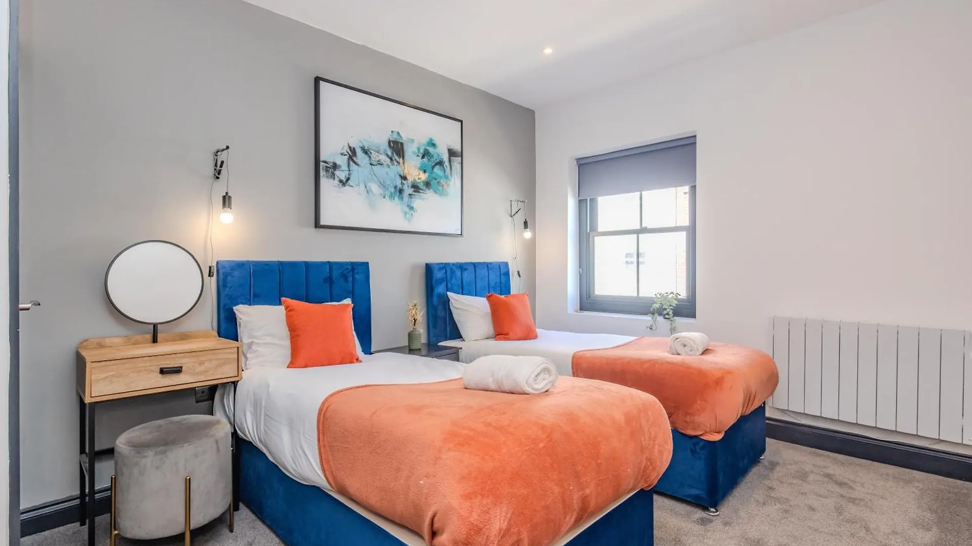 Central 3 Bedroom I 2 Bathroom I Next To Beach & Shopping Center Hove Appartamento